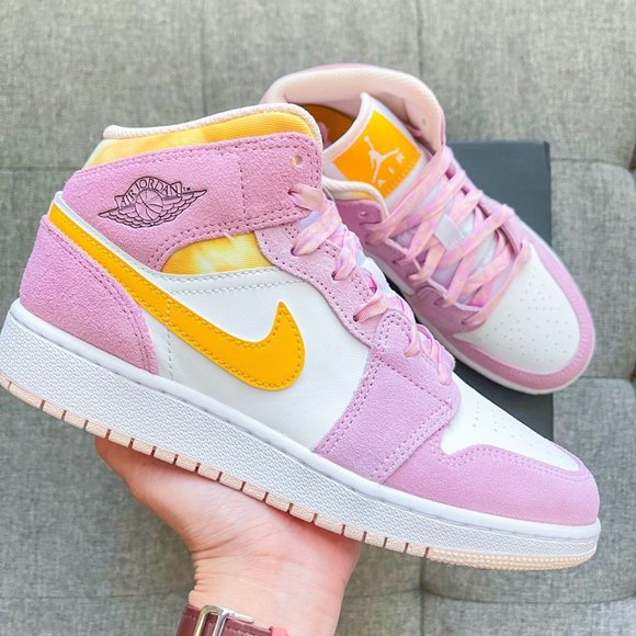 🌸 Nike air Jordan 1 Retro mid sweet pink color - Picture 2 of 4